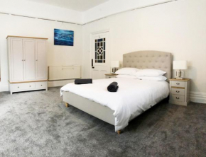 Summer Breeze. 3-bed apartment close to the beach